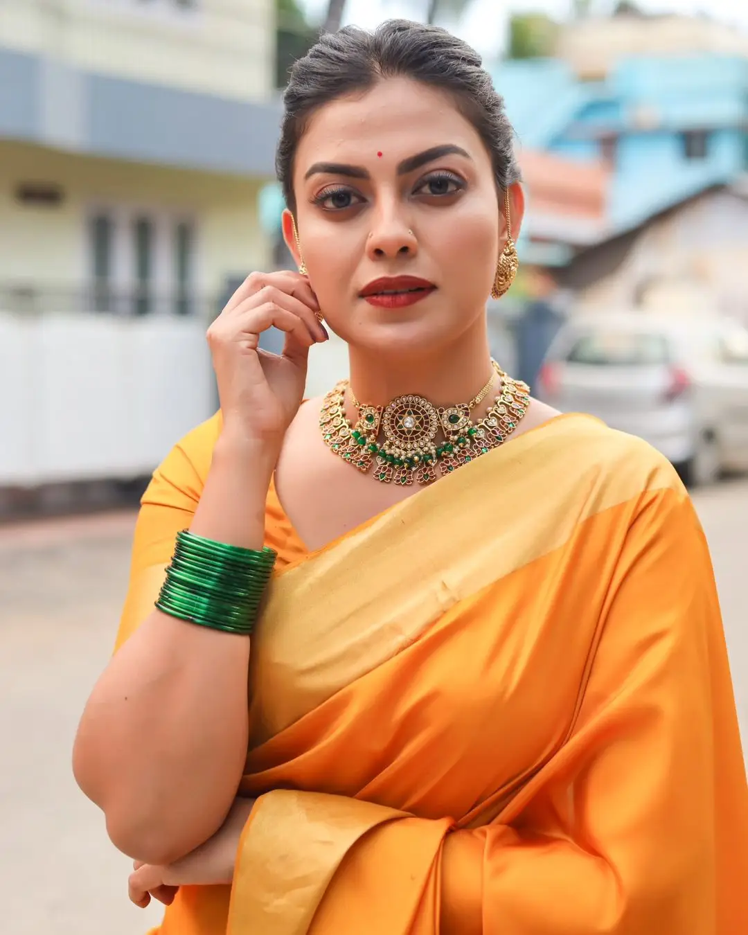 ANUSREE NAIR WEARING BEAUTIFUL EARRINGS JEWELLERY ORANGE SAREE BLOUSE